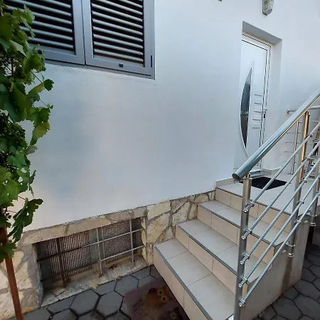 דירה Grcic House ביבינייה